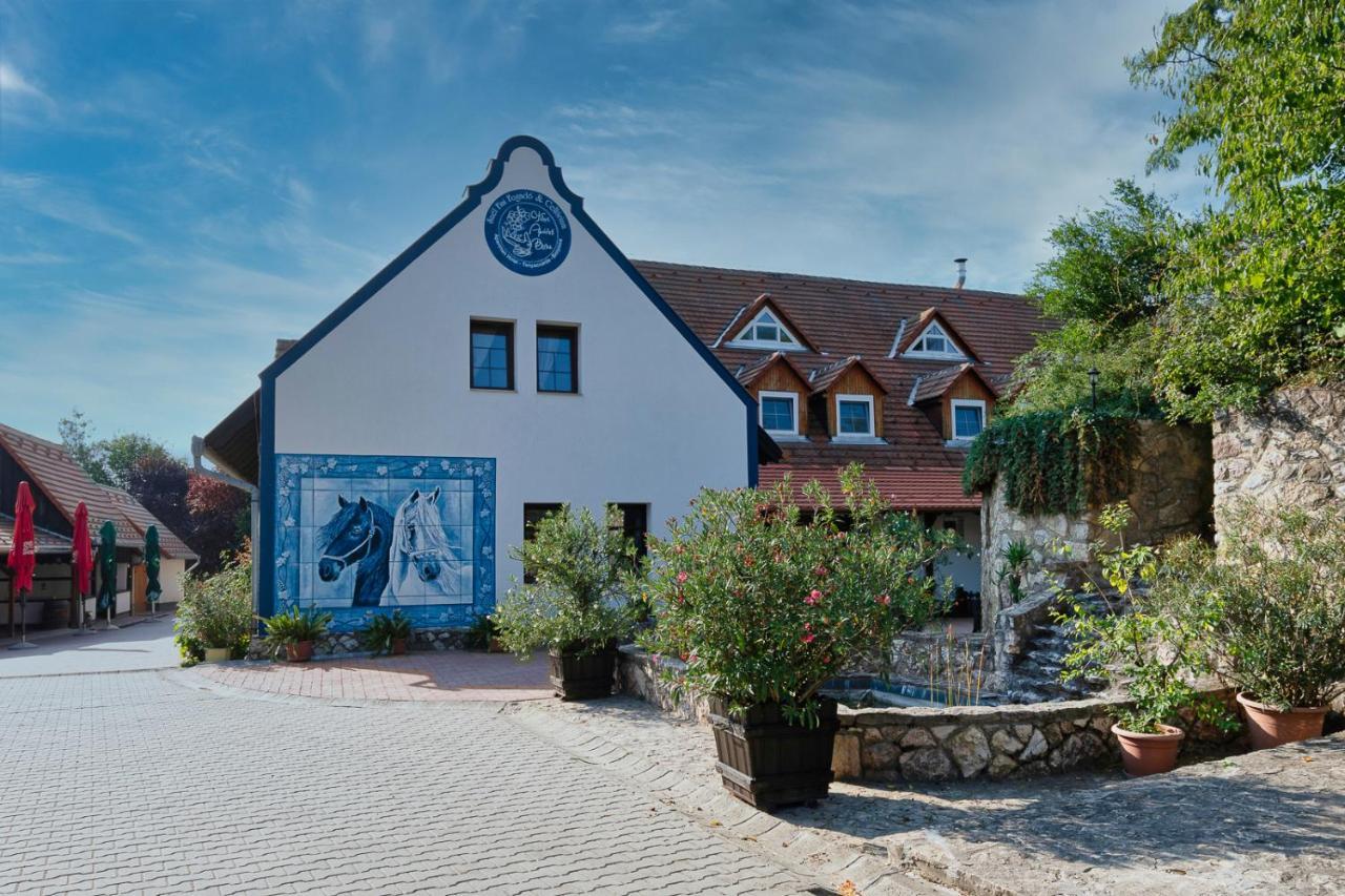 Szél Fiai Fogadó Nyúl Exterior foto