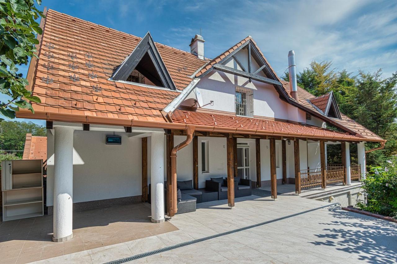 Szél Fiai Fogadó Nyúl Exterior foto