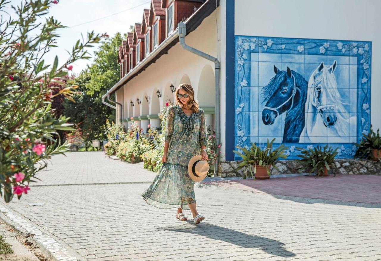 Szél Fiai Fogadó Nyúl Exterior foto