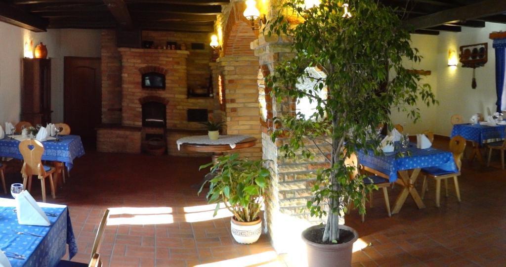 Szél Fiai Fogadó Nyúl Exterior foto
